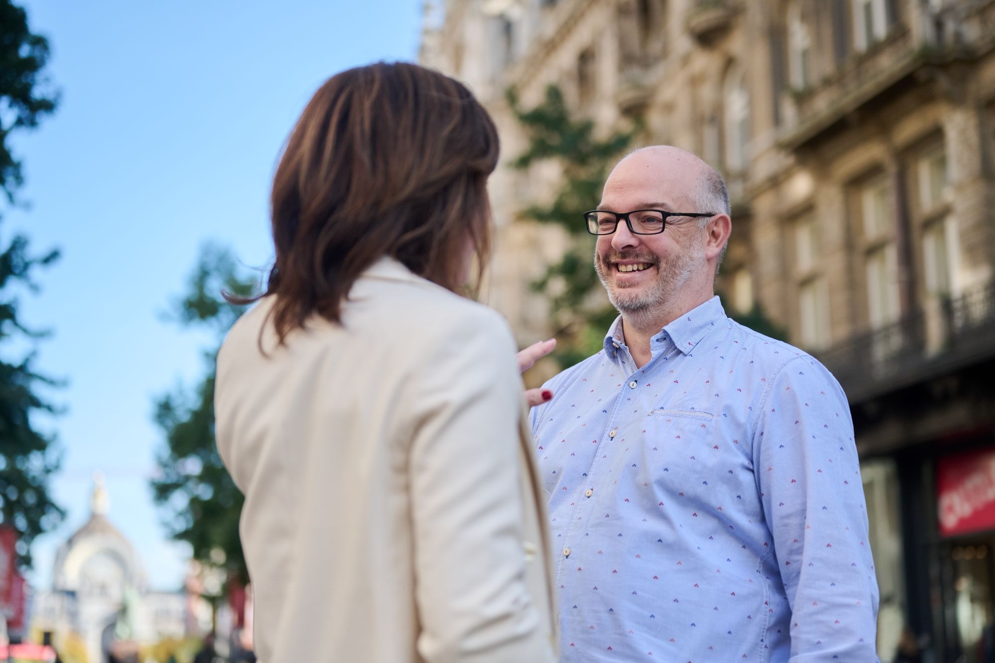 Gunter samen met Leen van FinFactor vermogensbeheer in gesprek