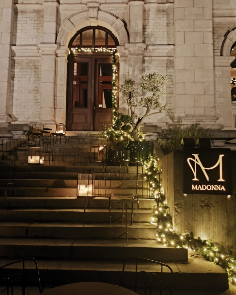 De ingang van de Madonna in Antwerpen