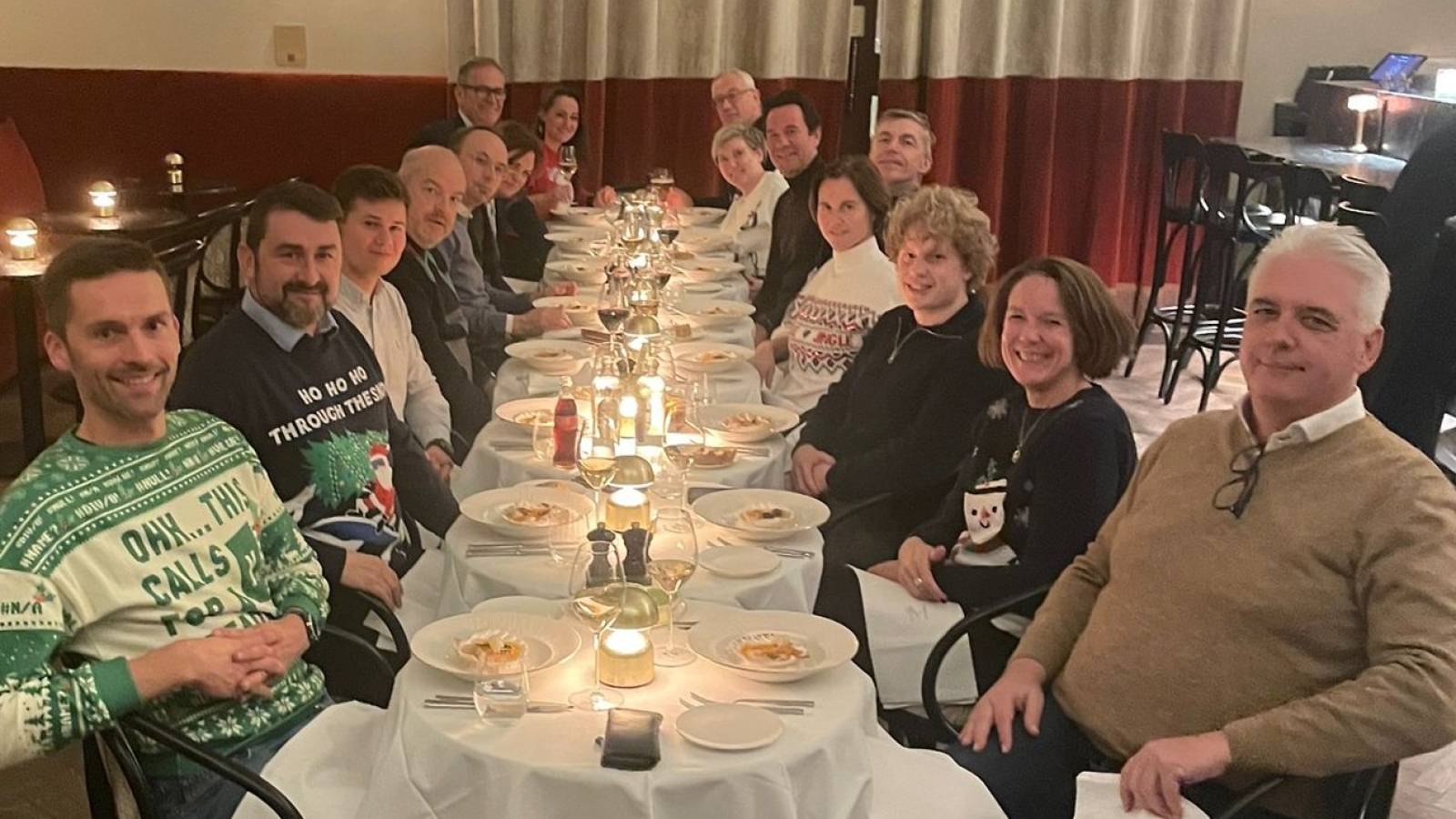 Het FinFactor team aan de Kersttafel in Madonna